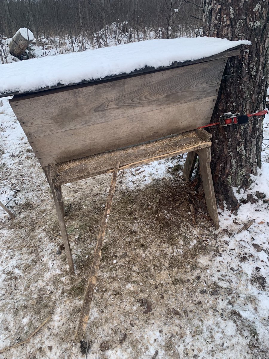 Jaha, när grisarna inte kan välta den, så bryter de sönder istället. 😡