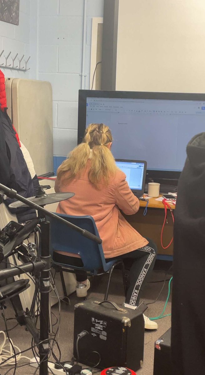 Emily Taylor tweet media