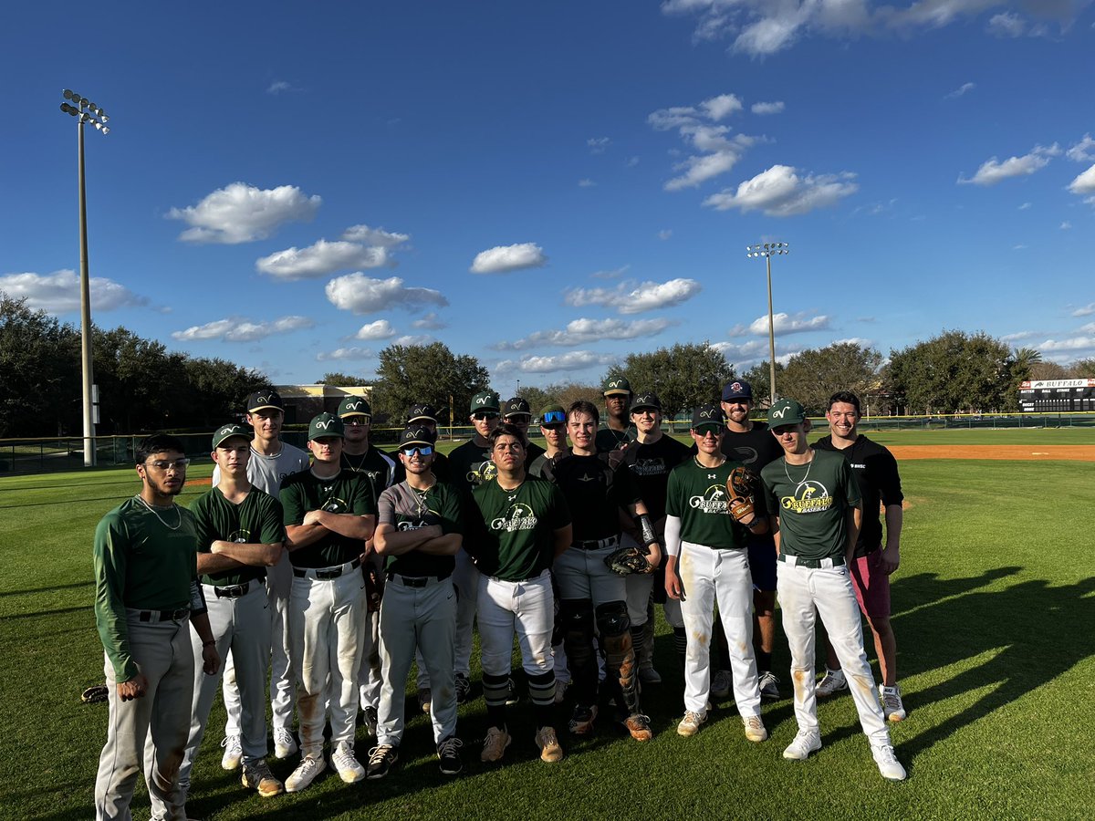 _VHSBaseball's tweet image. It was nice to have @jackperkins9 and @DaltonGuthrie out at practice yesterday for some light work 🔥 #WTD