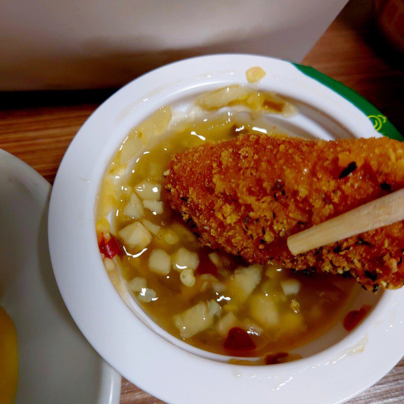 BTSARMYKitchen's tweet image. The chicken Jungkook ate is from 60계치킨 (60Chicken) he had their 크크크치킨 (LOL Chicken) special. It brings chicken, 2 sauces &amp;amp; chicken mu. 

Sauces:
Corn mayo sauce
Their LOL sauce

JK stated that the chicken was rather small. 

#WhatBTSAte @BTS_twt