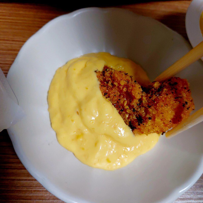 BTSARMYKitchen's tweet image. The chicken Jungkook ate is from 60계치킨 (60Chicken) he had their 크크크치킨 (LOL Chicken) special. It brings chicken, 2 sauces &amp;amp; chicken mu. 

Sauces:
Corn mayo sauce
Their LOL sauce

JK stated that the chicken was rather small. 

#WhatBTSAte @BTS_twt