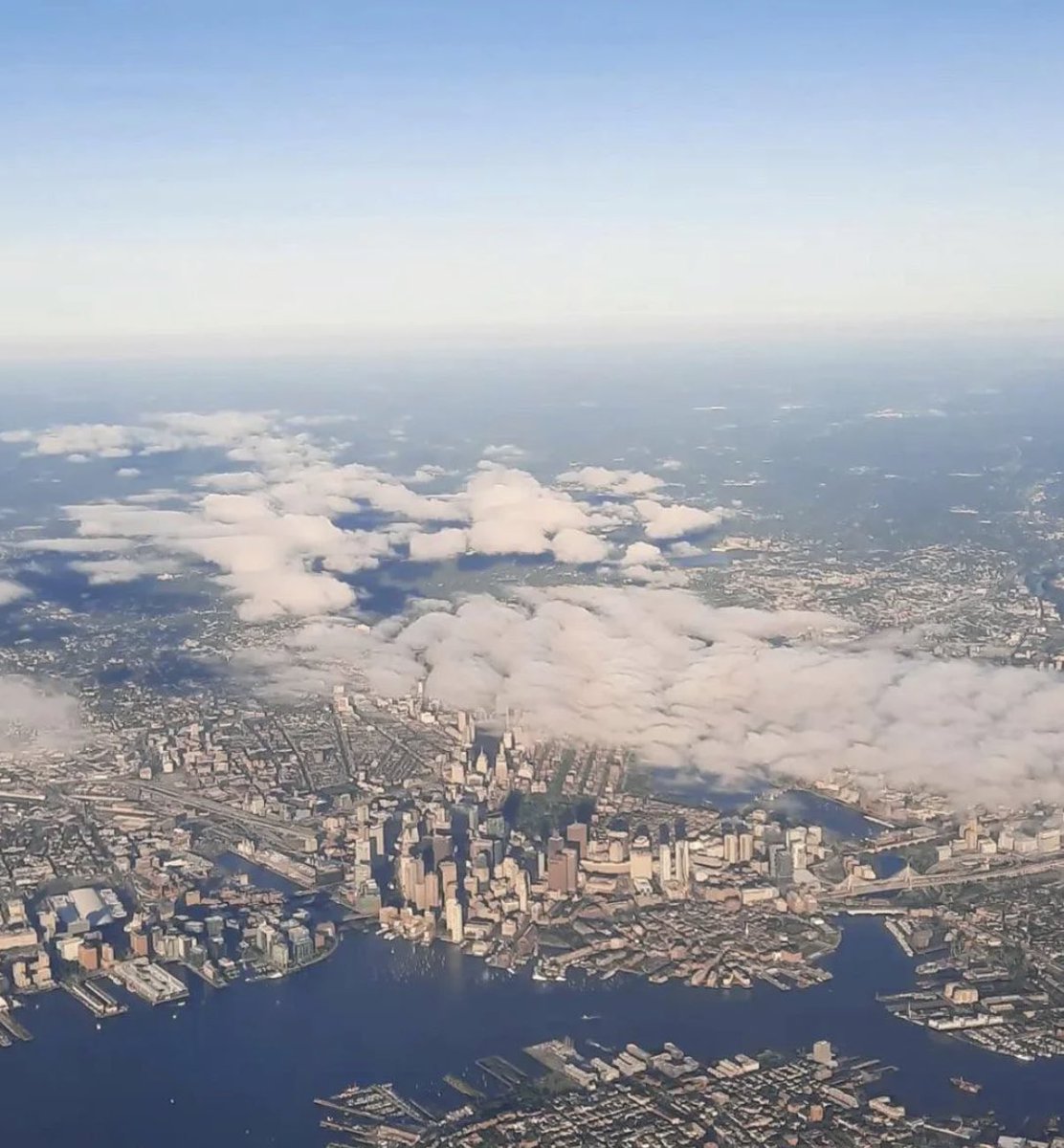 Enjoying my first high altitude balloon ride over the US
Busier up here than I expected