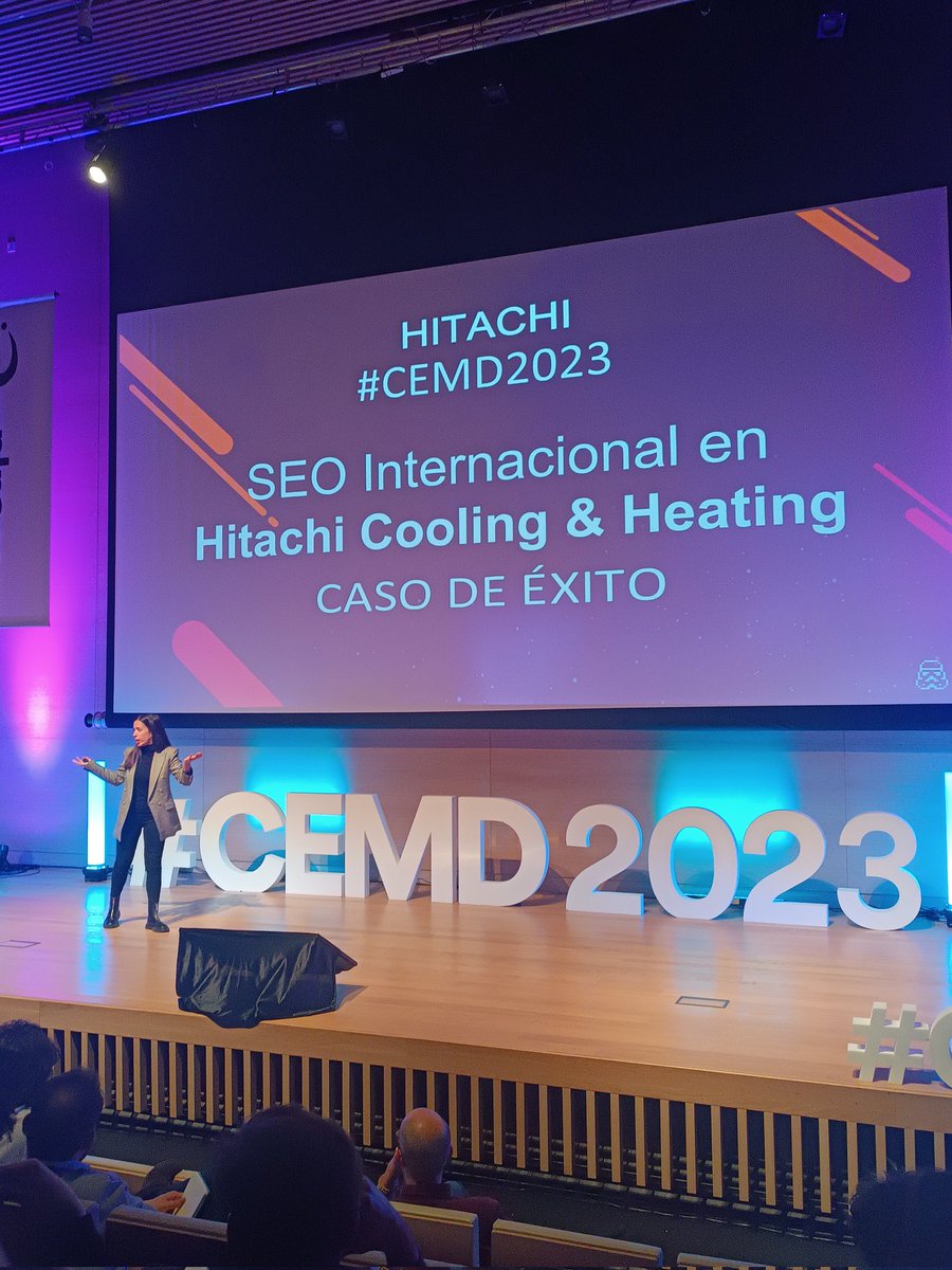 Loto_1983's tweet photo. Turno de @Martarromsua para hablar de #seo en @CEMKTD 

#CEMD2023 #cemd #marketingdigital #internetrepublica https://t.co/pibt1lDFGq