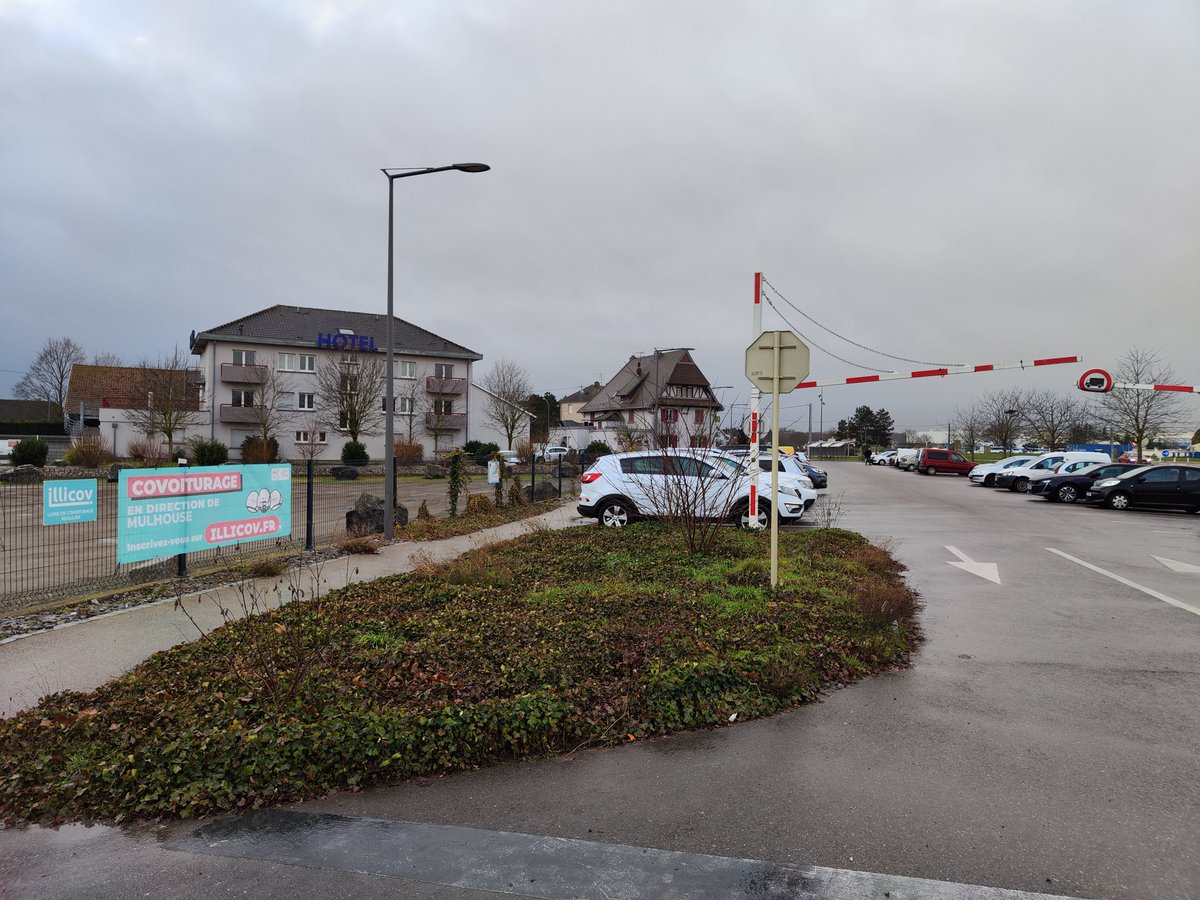 [Photo du jour]

L'arrêt intermédiaire "Pont d'Aspach" de la ligne de #covoiturage qui passe à Burnhaupt-le-Haut dans la Communauté de communes de la Vallée de la Doller et du Soultzbach est maintenant matérialisé 💪