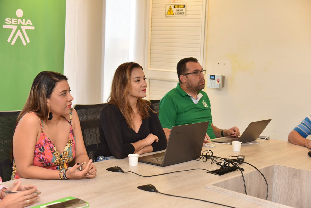 Jackierojass11's tweet photo. Desde la regional @SenaAtlantico nos unimos a esta reunión con nuestro director general @JorgeELondonoU para conocer lineamientos administrativos y financieros para 2023, así como la estrategia #CampeSENA 💚

Gracias a mis subdirectores por ser coequiperos en este desarrollo 🤩 https://t.co/0wLLySAPL8