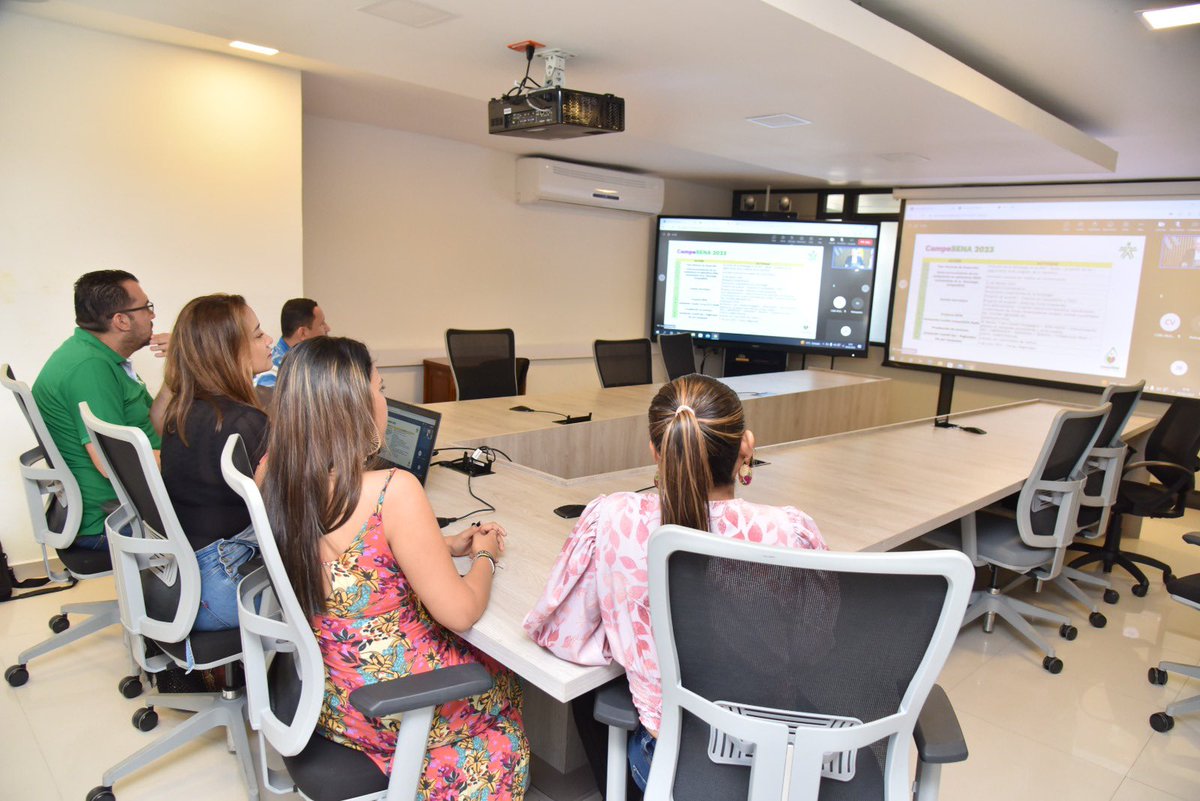 Jackierojass11's tweet photo. Desde la regional @SenaAtlantico nos unimos a esta reunión con nuestro director general @JorgeELondonoU para conocer lineamientos administrativos y financieros para 2023, así como la estrategia #CampeSENA 💚

Gracias a mis subdirectores por ser coequiperos en este desarrollo 🤩 https://t.co/0wLLySAPL8