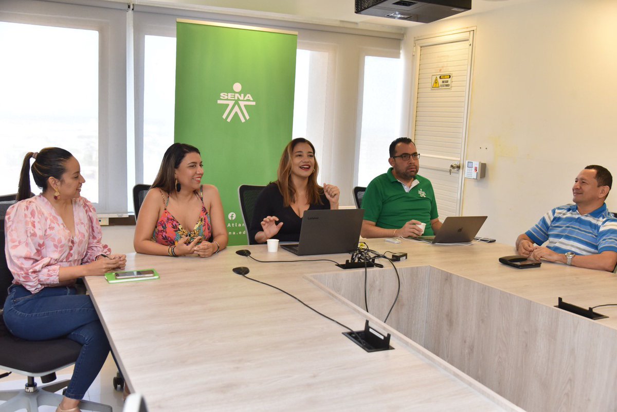 Jackierojass11's tweet photo. Desde la regional @SenaAtlantico nos unimos a esta reunión con nuestro director general @JorgeELondonoU para conocer lineamientos administrativos y financieros para 2023, así como la estrategia #CampeSENA 💚

Gracias a mis subdirectores por ser coequiperos en este desarrollo 🤩 https://t.co/0wLLySAPL8