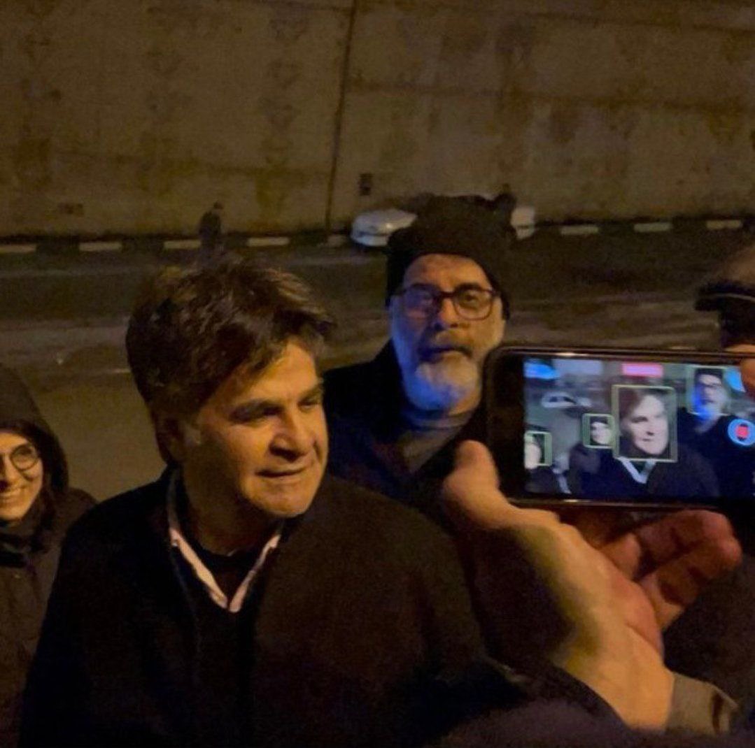 Omid_M's tweet photo. Incredible. Acclaimed Iranian filmmaker #JafarPqnahi who went on hunger strike on Wed, has been temporarily released from Evin prison in Tehran today. In 2010 he was banned from working, traveling abroad &amp; talking to the media for 20 years. Cruel &amp; unjust. #MahsaAmini #مهسا_امینی https://t.co/LQWeFxd0EH