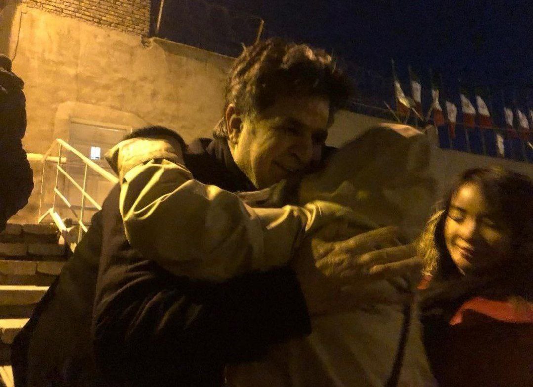 Omid_M's tweet photo. Incredible. Acclaimed Iranian filmmaker #JafarPqnahi who went on hunger strike on Wed, has been temporarily released from Evin prison in Tehran today. In 2010 he was banned from working, traveling abroad &amp; talking to the media for 20 years. Cruel &amp; unjust. #MahsaAmini #مهسا_امینی https://t.co/LQWeFxd0EH