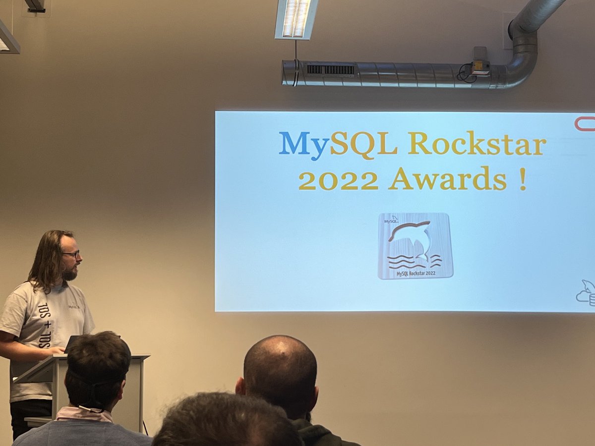 mcrauwel's tweet image. ⁦@lefred⁩ presenting the Award Ceremony #mysqlday #fosdem2023