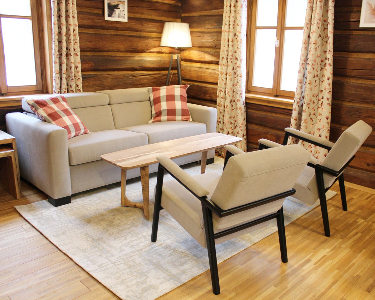 ELDINstudio's tweet photo. A beautifully made and functional bench from @Bloomingville, also serving as a coffee table, completes the cosy arrangement of a log house in Podkarpacie. We were captivated by the design of the legs and beautifully finished edges of the seat/top. https://t.co/20yYrCt6D6