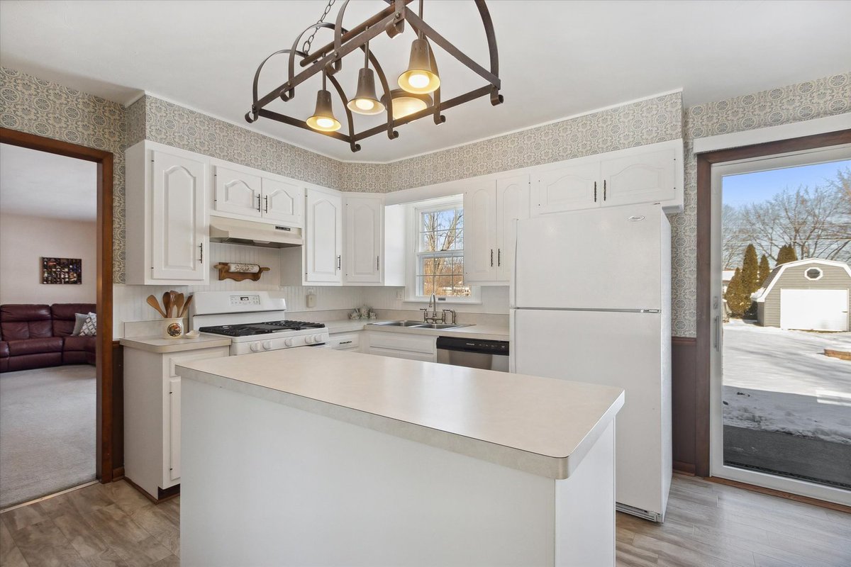 timburkey's tweet image. JUST LISTED | 2285 Effie Lane, Niles
Offered at $189,900 | 3 Beds | 2 Baths | 1,931 ft²

Come home to this nicely updated ranch home in Niles. Many updates throughout. Schedule your private showing today.

More information: burkeyrealestate.com/homes-for-sale…