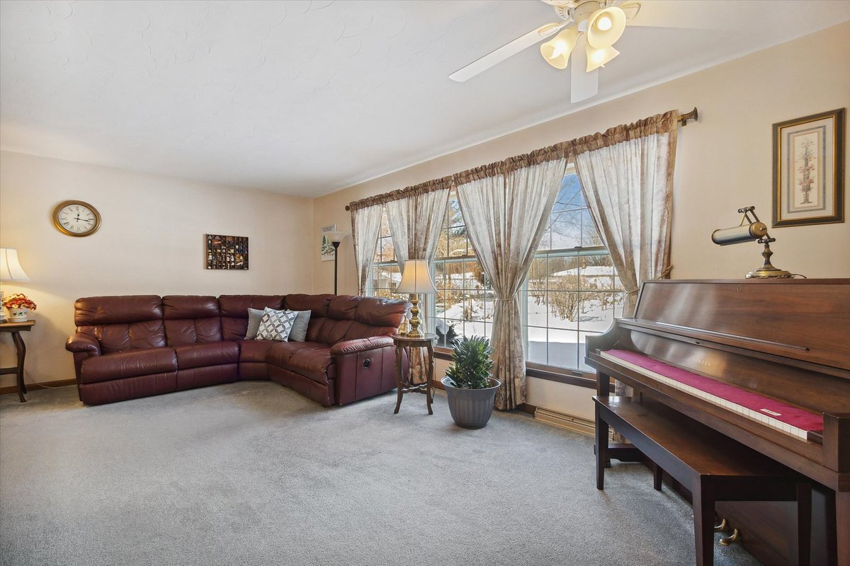 timburkey's tweet image. JUST LISTED | 2285 Effie Lane, Niles
Offered at $189,900 | 3 Beds | 2 Baths | 1,931 ft²

Come home to this nicely updated ranch home in Niles. Many updates throughout. Schedule your private showing today.

More information: burkeyrealestate.com/homes-for-sale…