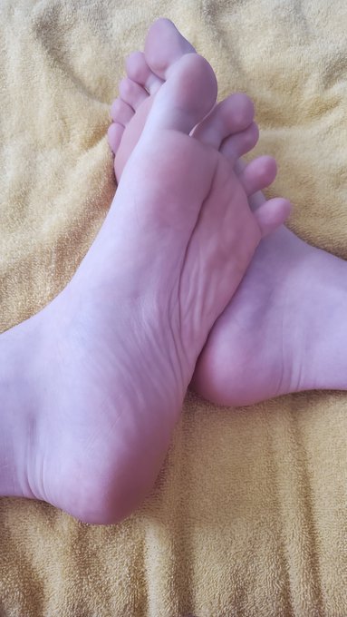 Feet pic, feet pic. That's what many of you wanna see? ?

Wanna see more? ??
https://t.co/yRvqYzjtk5