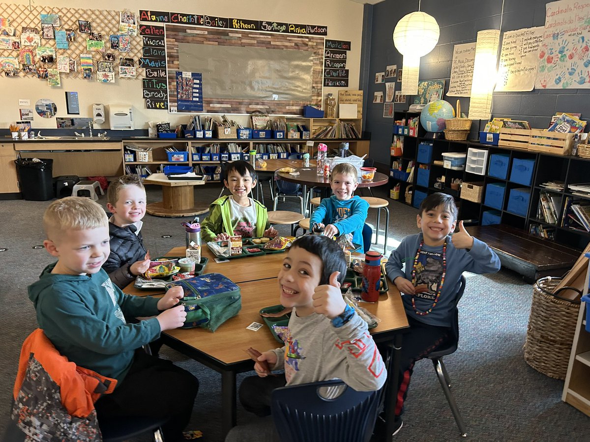 msmit_tce's tweet photo. Lunch with friends today ❤️#TCEcardinals https://t.co/RiF5Od3uRj