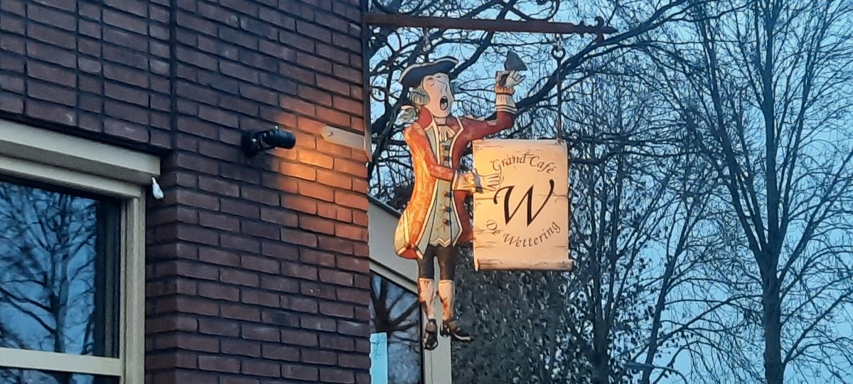 GerlantZ's tweet photo. Na drie jaar en een paar branden verder een oude gewoonte maar weer eens oppakken. Met de buurtbus naar Lierderholthuis en de #vrmb in de lokale kroeg. https://t.co/QGJ06Iv1lX