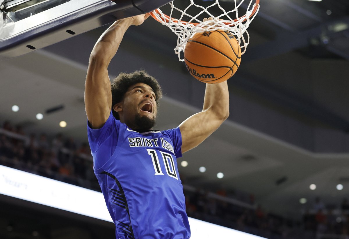 VSiNLive's tweet image. Are you planning to bet on college basketball games today? 🏀 

Take a look at this "Friday College Basketball Sharp Report" by @Josh_Insights here...
 bit.ly/3Hx8tpl

#CollegeBasketball #SharpReport