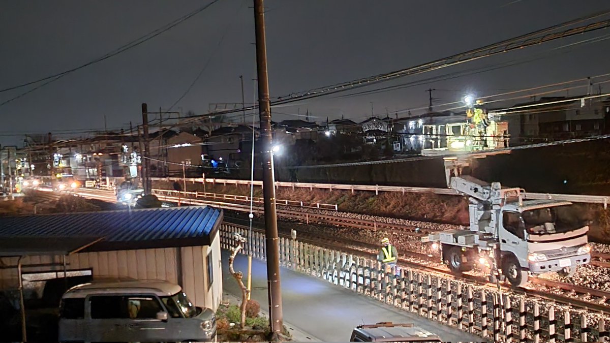 Commuting_rush's tweet image. 夜間作業お疲れ様です。
深夜0時45分頃ですが
高崎線の架線交換工事の様子が見れました。
あっという間の交換でリスペクトします。
#JR夜間工事
#高崎線