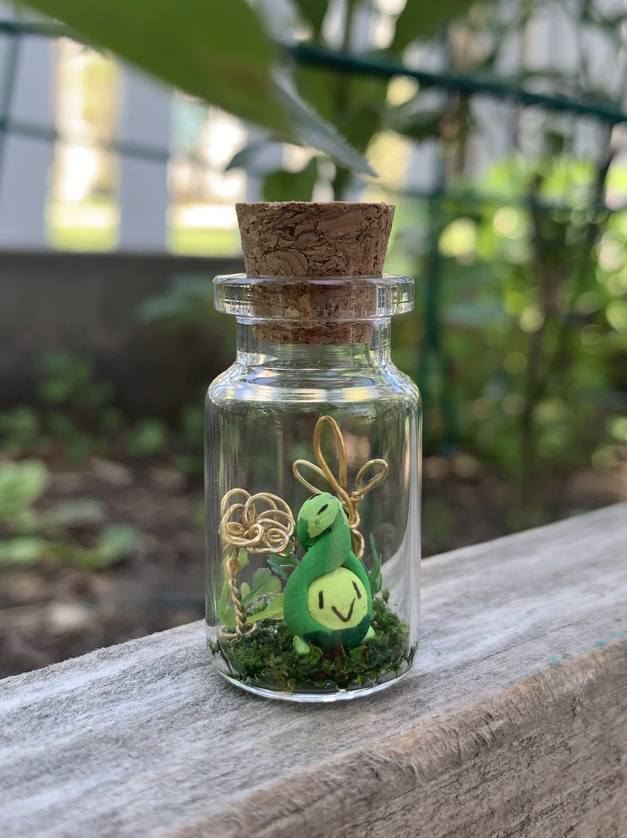 RedscaleDesign's tweet image. 🌹 Budew in a Golden Garden 🪴 #pokemon #budew #pokemonart #polymerclay