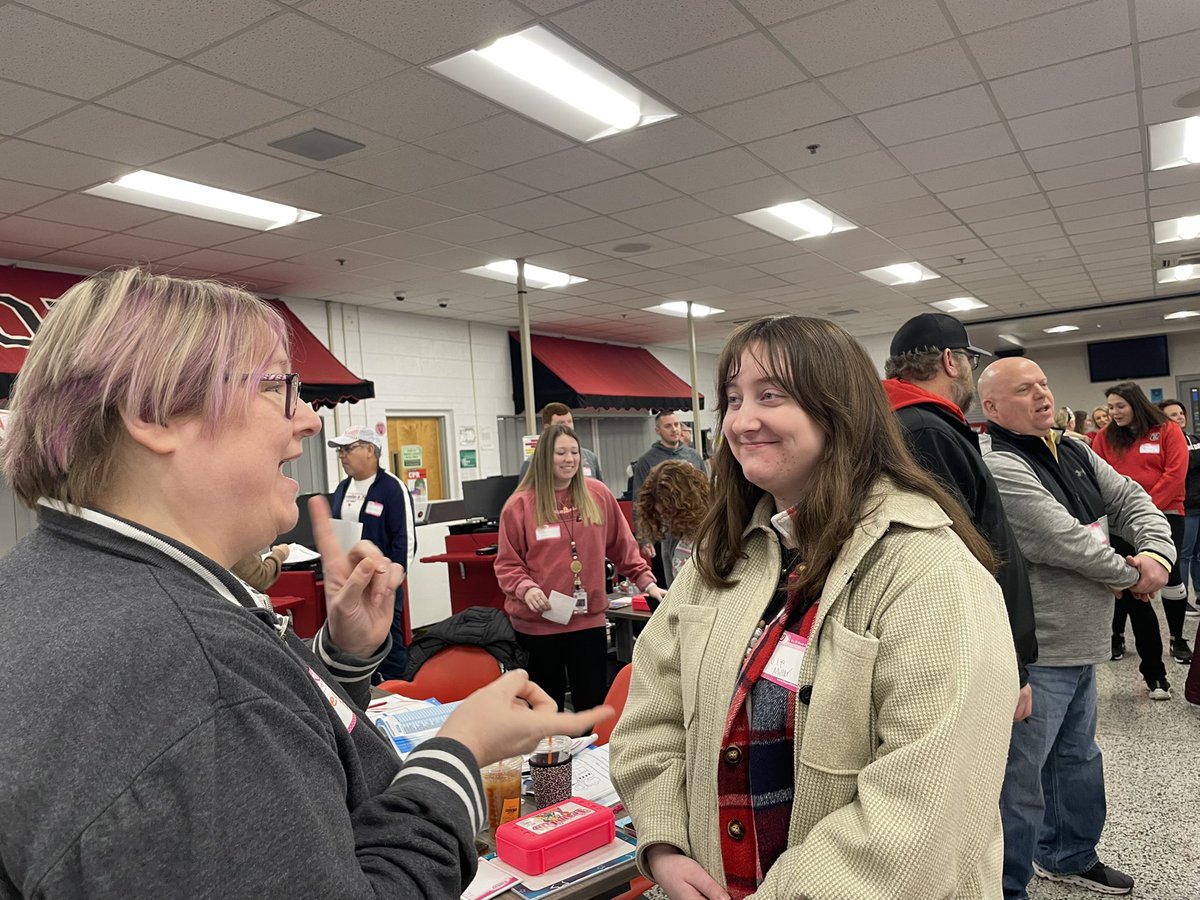 howard_tara's tweet photo. Learning &amp; growing for @OboroSchools secondary teachers.  Emerson, OIA, &amp; OHS diving into Kagan Cooperative Structures Day 2 @CarolLatKagan @DigitalDevil1 https://t.co/guvGDWDs0j