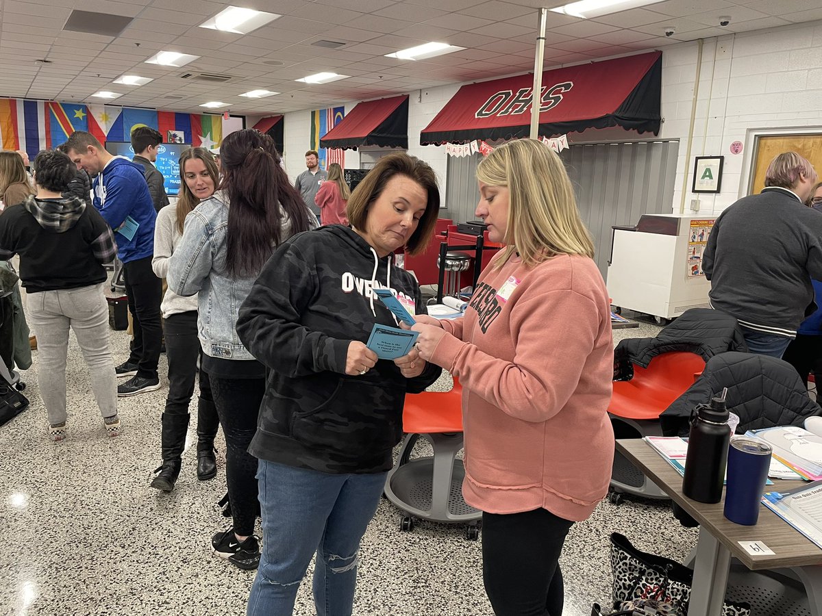 howard_tara's tweet photo. Learning &amp; growing for @OboroSchools secondary teachers.  Emerson, OIA, &amp; OHS diving into Kagan Cooperative Structures Day 2 @CarolLatKagan @DigitalDevil1 https://t.co/guvGDWDs0j