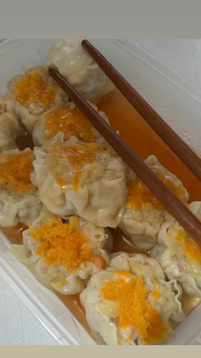 chistiya27's tweet photo. @FOODFESS2 fess yuk bantu larisin dagangan aku. sapa tau ada sedikit rejeki buat anak2 aku 😇
Bismillah open PO lagi
Fess yukk siapaa yg mau dimsum ayamnya.
 ini  bukan dimsum yg banyak tepungnya lohh
1 box isi 10 cuma 25k
Bisa kirim ke luar kota pake paxel nihh🤩🙌🏻
📍tangsel,pondok aren https://t.co/gF9DOV0z0e