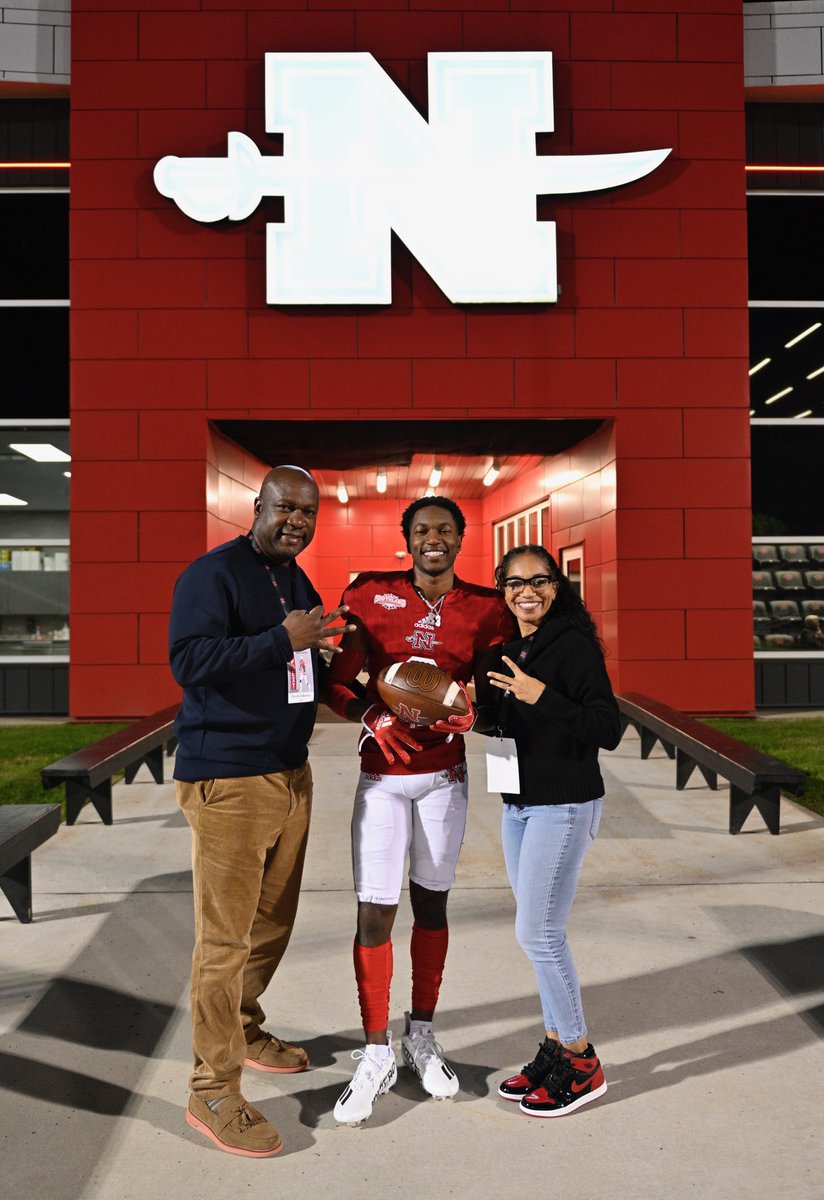 AkeiaEncalade's tweet photo. I never tweeted when he committed which was back a few months ago nor did I when he signed which he did in December. He chose to not to do the ceremony because he wanted his people there and they only allowed parents at the time. NSU Harvard on the bayou @CoachYACJohnson @KaraazJ https://t.co/EHvgVfn4E8