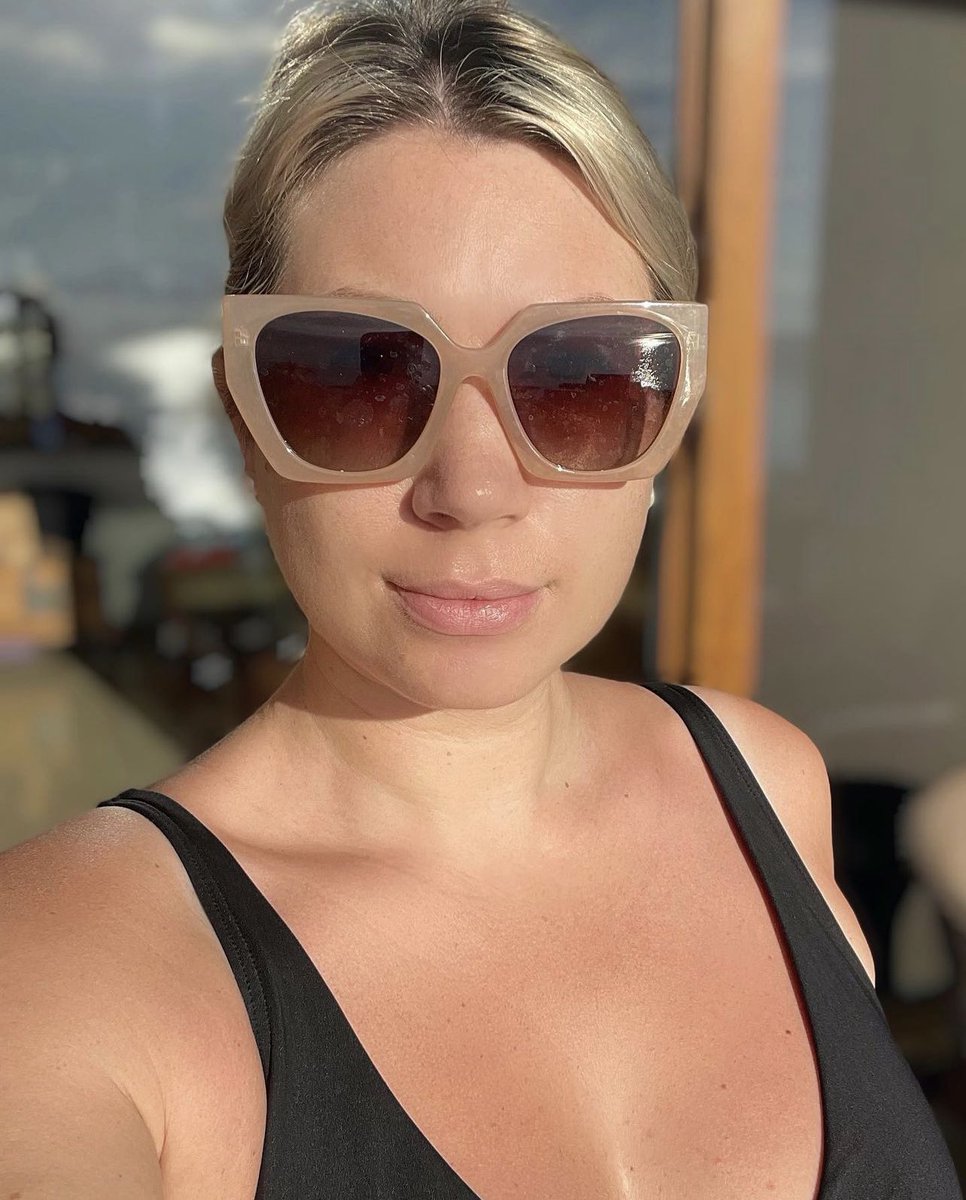 Hi 👋 I’m Kira 💕 I’m just starting out my UGC journey. I would love to hear your tips and tricks for beginners. I’m looking forward to connecting with other UGC creators and creating content ✨ #ugc #ugccreator #ugccommunity