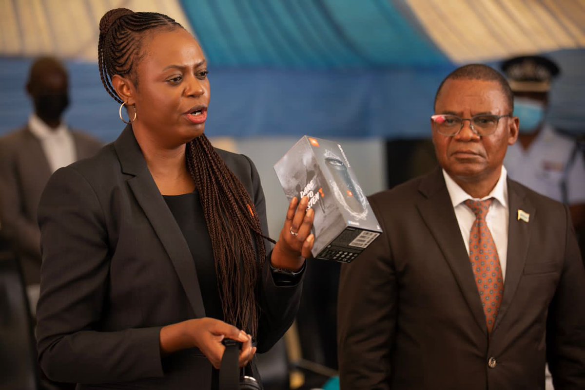LepataMafa's tweet photo. Today I kick started the 2023 edition of the Orange Digital School program in the presence of His Honour the VP of Botswana and MP for Boteti West,  Slumber Tsogwane.Moreomaoto primary school becomes the 60th primary school to benefit Ict equipment from Orange Botswana Foundation https://t.co/oL8bvqbtP5