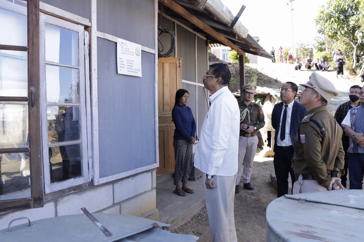 Interacted with a beneficiary of PMAY(Urban) in Khawzawl town.

The Beneficiary shared their heartfelt thanks to the Prime Minister Narendra Modi ji for transforming their lives.