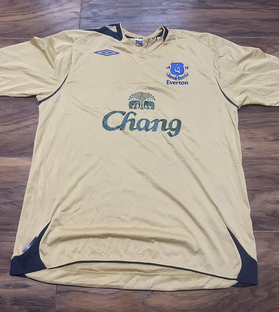 Sales thread 🔵

+£3 for postage. 

RTs appreciated please blues. 

All XL - £20 each