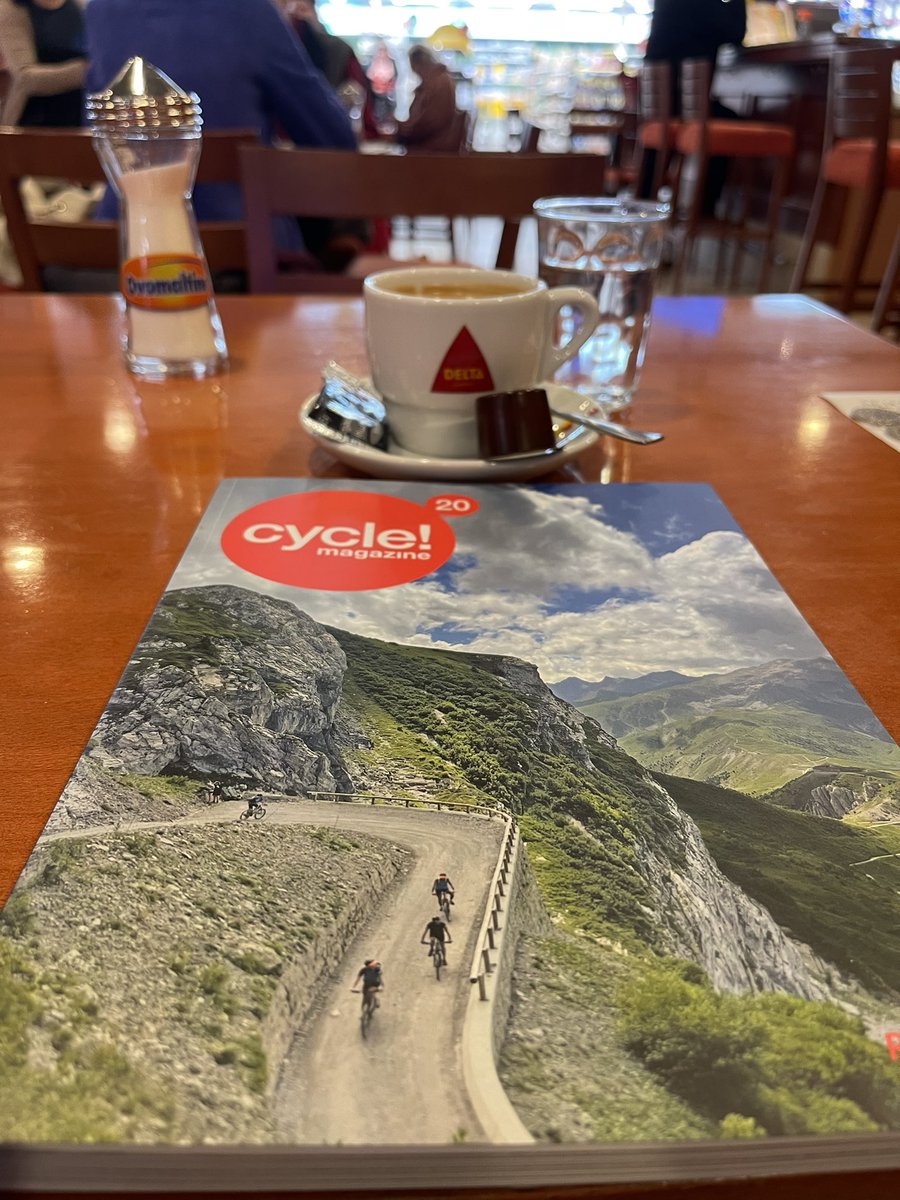 Pause café lecture ☕️🚲😎
#pausecafé #lecture #Cyclemagazine <a href="/cycle_mag/">cycle! magazine</a> #cyclisme