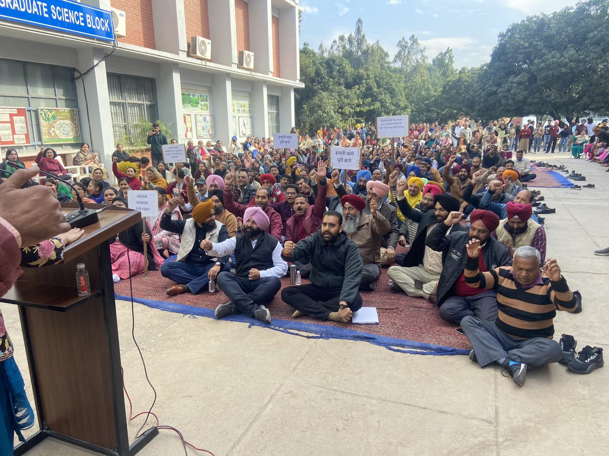 sumit_goklaney's tweet photo. #Some third person decides your fate: this is the whole essence of bureaucracy. #Kindly interfere @narendramodi @BJP4India @PMOIndia @dpradhanbjp @AmitShah @arunsoodbjp @bjpchandigarh https://t.co/E4DtAcOAPe