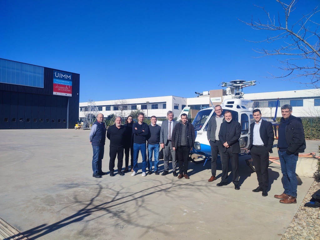 [#IndustrieDuFutur]
4 entreprises de <a href="/MaRegionSud/">Région Sud</a> se sont réunies ce jour sur le site <a href="/IndustriesPaca/">Pôle Formation UIMM Sud</a>, à Istres, afin de clôturer la vague 2 des travaux débutés le 27/10/2020 du programme Industrie du Futur du #GIFAS.
En savoir plus sur le programme 👉 bit.ly/2XBLPVZ