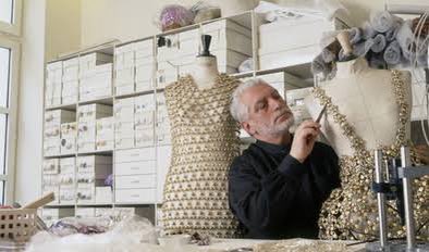 manumanito's tweet photo. Pues amanecimos con la noticia sobre un icono de la moda y uno de los padres del futurismo se fue a los 88 años. Paco Rabanne.

 🤖🧵🤖
✨Hilo✨ https://t.co/RGPx3860w3
