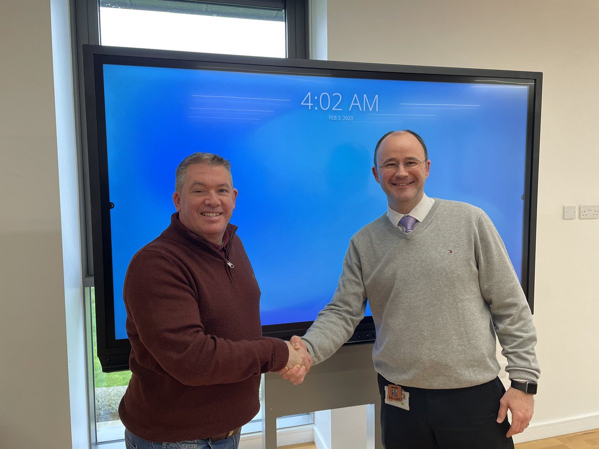 MrLux4DMoore's tweet photo. Great having Richard from @Promethean visiting @esmsedinburgh today, especially as he came with our new #ActivPanel to support @EsportsESMS and our #community #esports league! 🤩 Thank you! https://t.co/oLD3b68AAt