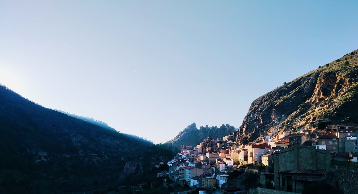 AynaTurismo's tweet photo. Atardeceres que enamoran ❤ para despedir el día dando un paseo, ¿tienes planes para este finde? La Suiza Manchega te acoge. 
. 
. 
#SierradelSegura #suizamanchega #turismodemontaña #turismoruralalbacete #turismocultural #turismoactivo #naturalezaviva https://t.co/TD7WI6jHzI
