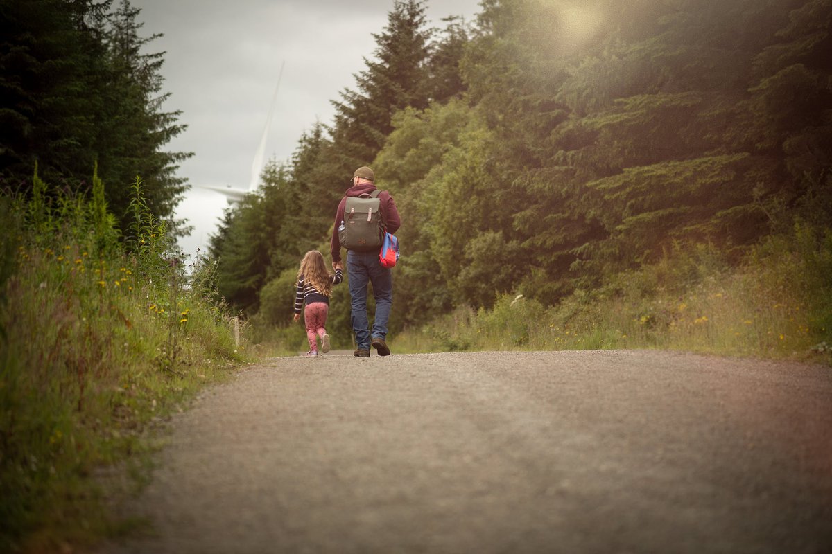 VRoscommon's tweet photo. Take advantage of this bank holiday Monday and enjoy a family stroll down one of Roscommon's beautiful walking trails 🌳👨‍👩‍👧

Nothing like a peaceful walk in nature to help you relax and appreciate the day 🌞😊

#BankHolidayMonday #RoscommonWalks #ExploreRoscommon #VisitRoscommon https://t.co/BPxKsWnS69
