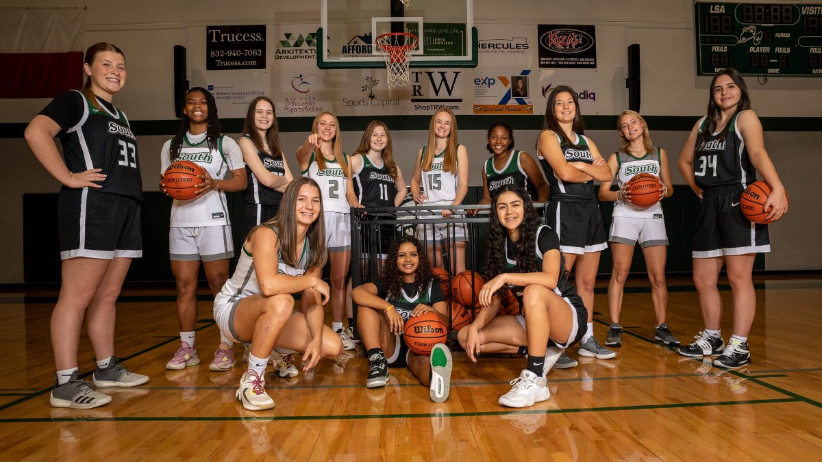 WATCH OUT for <a href="/lsaathl/">LSA Athletics</a> Girls🏀 with the playoffs approaching in the coming weeks!🏆

One of the team's leaders, <a href="/mak_robbins5/">Makynna Robbins</a> (18 PPG, 14 RPG, 2 APG, 2 SPG)⭐️ is confident that she and the Lady Pioneers have what it takes to go the distance!🔥🥇

READ:vype.com/Texas/Tx-Priva…