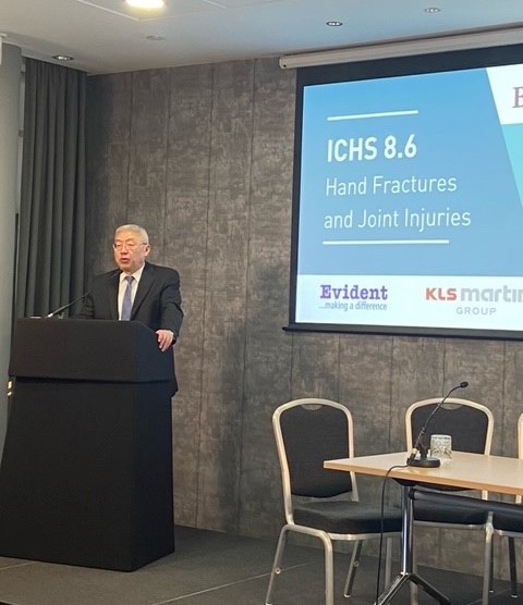 Top story: <a href="/prsjournal/">Plastic and Reconstructive Surgery</a>: 'PRS Editor-in-Chief, <a href="/kecchung/">Kevin C. Chung, MD, MS</a>, teaching hand fracture care at the British Society for Surgery of the Hand course in Manchester. Impressed with the outstanding faculty and the most enthusiastic … , see more tweetedtimes.com/MedtvG?s=tnp