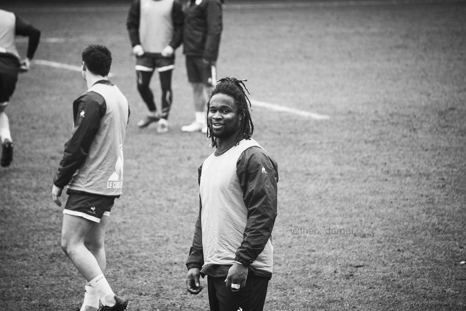 Thoroughly enjoying being part of this great club and I wish the team all the best in a huge game tomorrow. Gutted to be missing out on my Top 14 debut this weekend through a little injury but we move! Gods plan 🙏🏾🔵⚪️ #Chasers