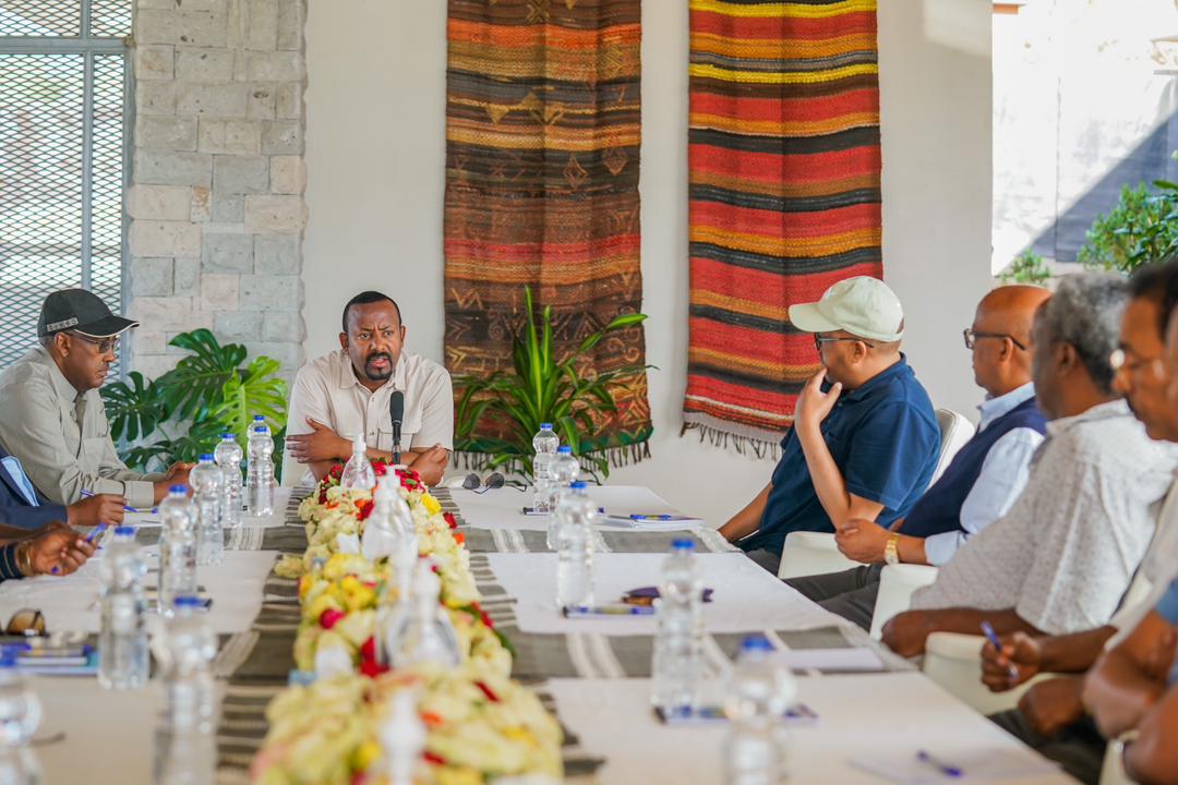 addisstandard's tweet photo. #NewsAlert: PM Abiy Ahmed, Deputy PM Demeke Mekonnen &amp; other Fed. officials "have met today and held discussion with TPLF delegation" including Getachew Reda and Lt. Gen. Tsadikan G/Tinsay, "regarding the progress of the peace process," @RedwanHussien said https://t.co/hZBjxJHW47 https://t.co/zb50uxqx5h