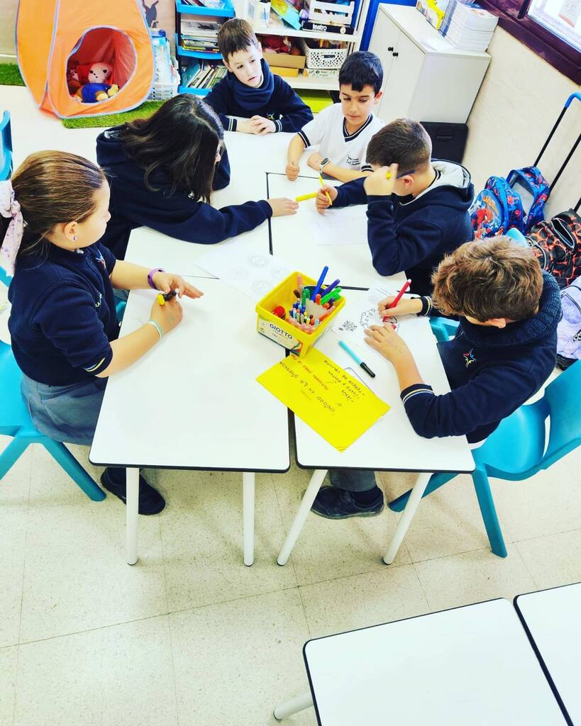 Colegio_DH's tweet photo. Y para terminar de celebrar el Día de la Paz 🕊️…

II juegos de la Paz en primaria.

Fue una iniciativa que propusieron los HH el curso pasado.😊
Lo pasamos tan bien que este año lo hemos vuelto a hacer.🙌🏻

Todos los alumnos de primaria han sido mezcla… https://t.co/m45HklLNHV https://t.co/CwtGfyurHo