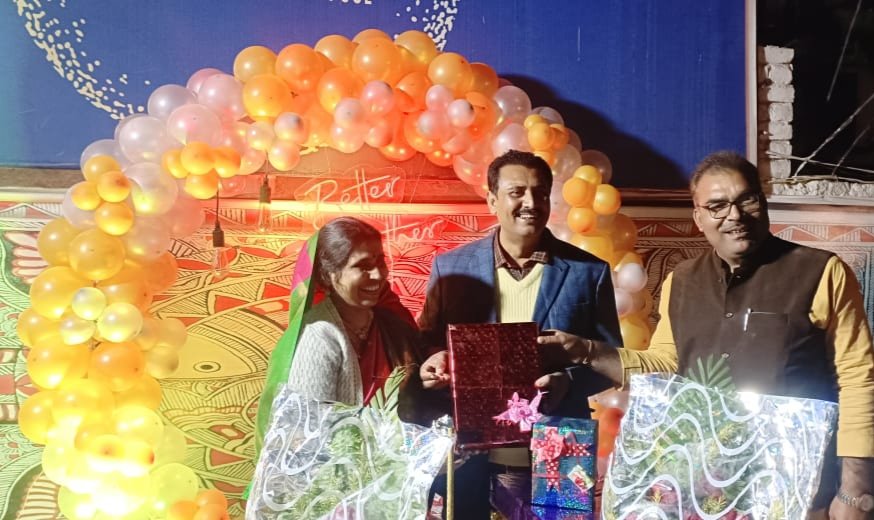 Sanjaybgsbjp's tweet photo. स्प्लैश पूल &amp; केफे के संचालक श्री @pushkartiger के माताश्री श्रीमती पूनम देवी एवं पिताजी श्री #PankajGautam के वैवाहिक वर्षगांठ पर #SPLASHH प्रांगण में आयोजित समारोह में शामिल होकर,जुगल दंपत्ति को सुखद,सफल दाम्पत्य जीवन की बधाई व जीवनपर्यंत सुखमय वैवाहिक जीवन की शुभकामनाएं दिया। https://t.co/OvNZqCnNsx