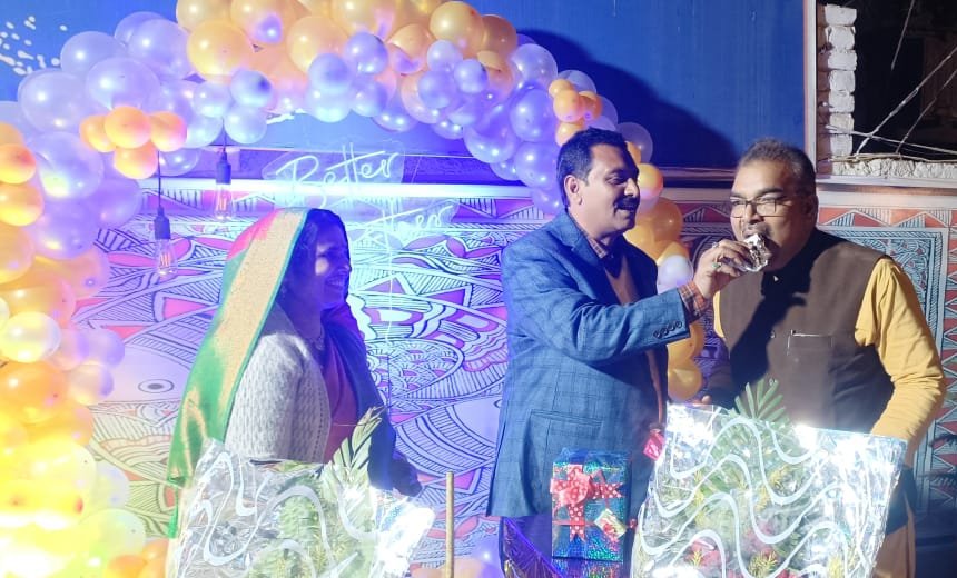 Sanjaybgsbjp's tweet photo. स्प्लैश पूल &amp; केफे के संचालक श्री @pushkartiger के माताश्री श्रीमती पूनम देवी एवं पिताजी श्री #PankajGautam के वैवाहिक वर्षगांठ पर #SPLASHH प्रांगण में आयोजित समारोह में शामिल होकर,जुगल दंपत्ति को सुखद,सफल दाम्पत्य जीवन की बधाई व जीवनपर्यंत सुखमय वैवाहिक जीवन की शुभकामनाएं दिया। https://t.co/OvNZqCnNsx