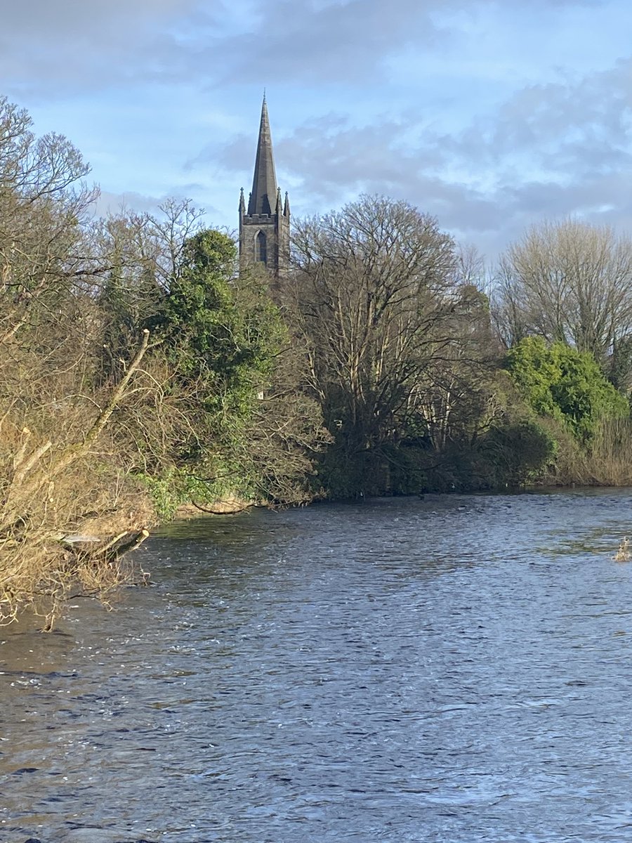 jackiemcguin's tweet photo. Day 34/1495 of #100daysofwalking #1500daysofwalking Lovely sunny walk by the river followed by lunch with @CCazza in #PinkClover Drumcliffe. Paid my respects to WB when there. https://t.co/WHEkwzoDzs