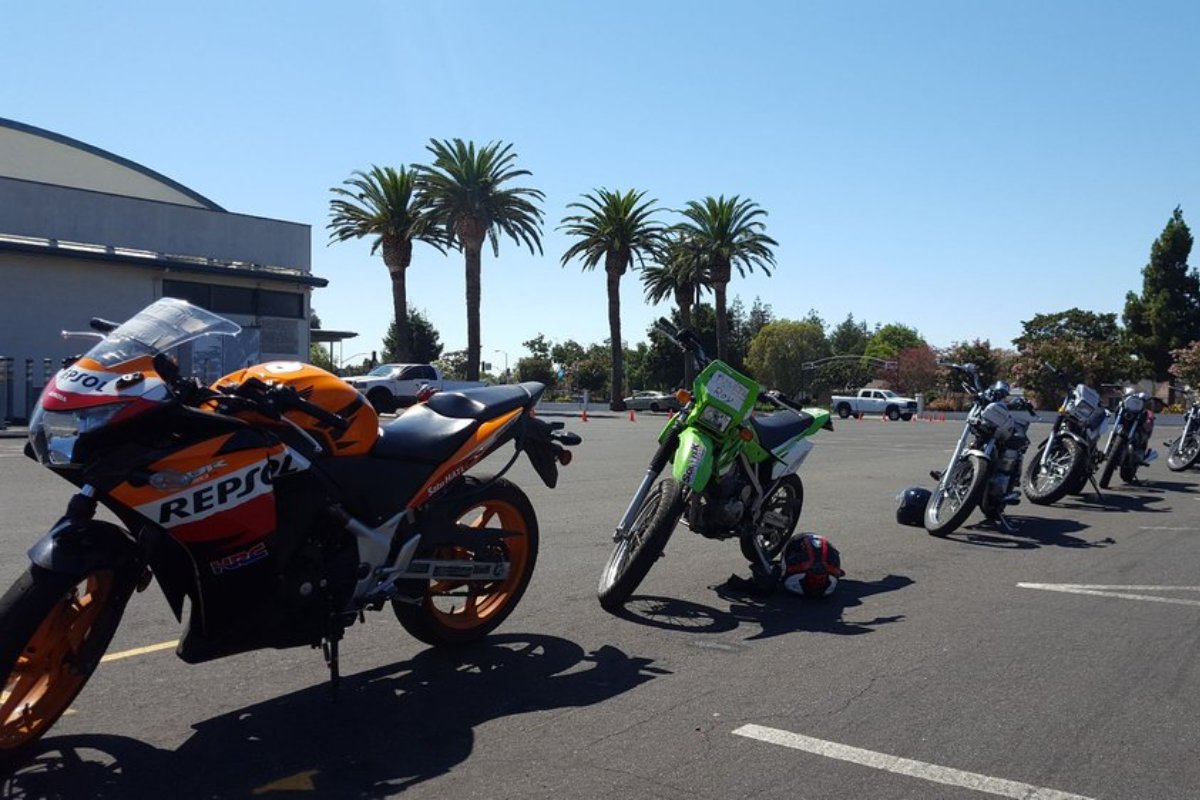 2WheelSafety's tweet photo. The difference between ordinary and extraordinary is the extra bit of effort put in. You deserve nothing but the best, and that's what you'll get at 2 Wheel Safety Training. https://t.co/UpaHx5OUCZ