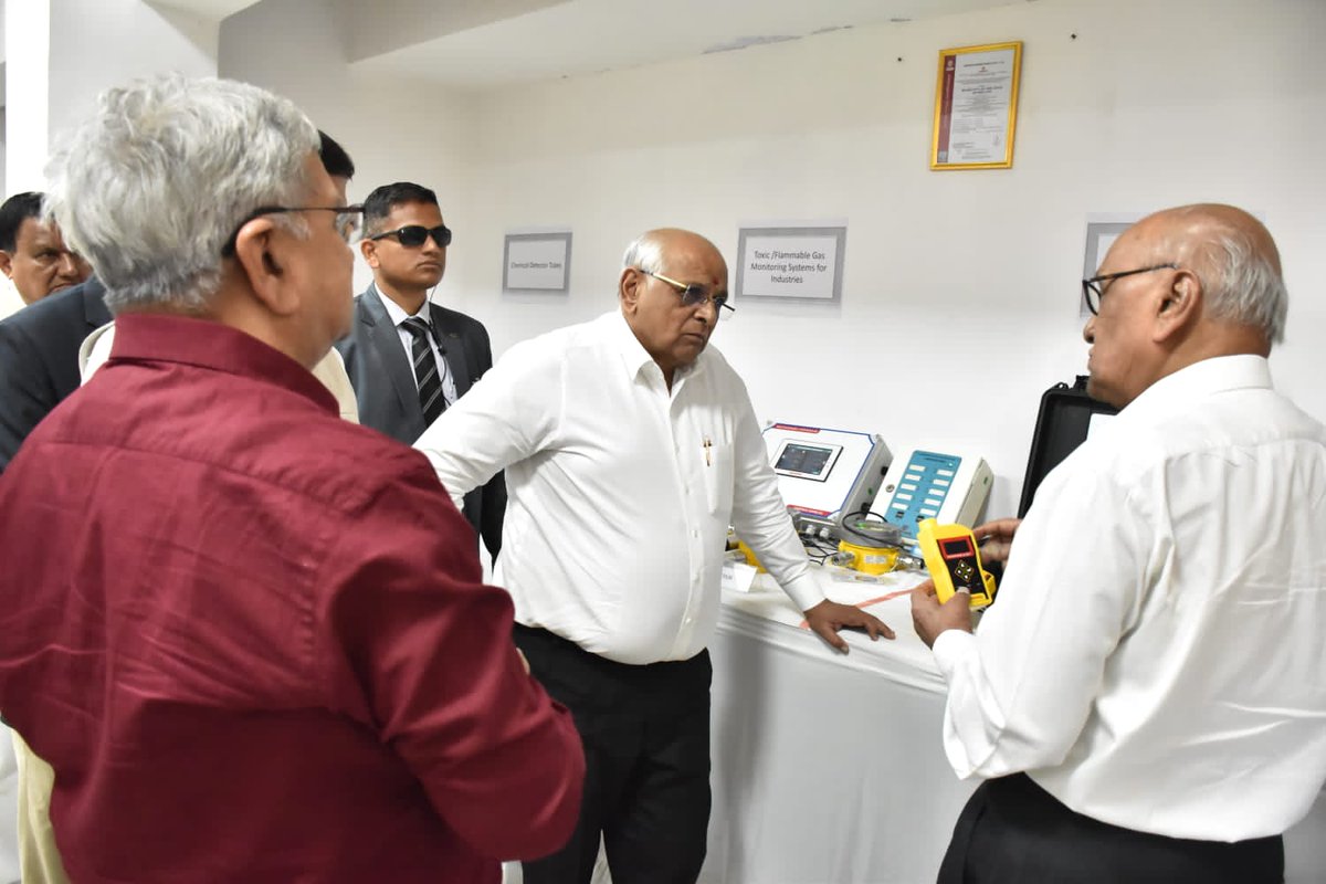 KanuDesai180's tweet photo. Visited Uniphos Envirotronic Pvt Ltd (UEPL) in Nahuli, Gujarat today with Hon’ble CM Shri @Bhupendrapbjp. 

It was inspiring to see the immense range of environmental monitoring equipment and devices all developed indigenously at UEPL R&amp;D https://t.co/ht7oafOAcS
