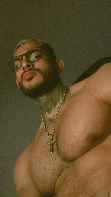 Get down🥵  https://t.co/Wy9fRe6Ox2 https://t.co/Ceu7KSFzHF