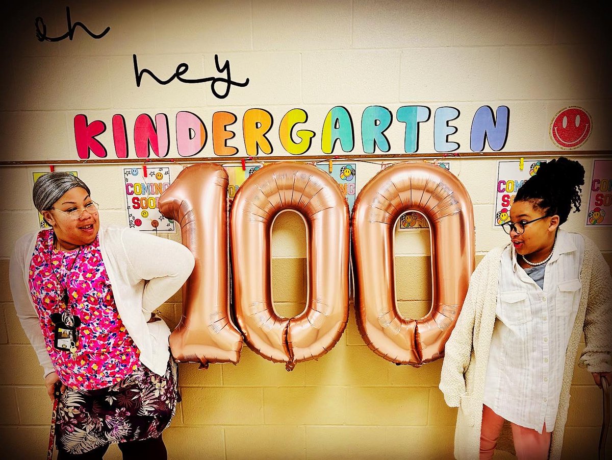 iamCrystalKing's tweet photo. Ms. Betsy Mae Pearl and sister Annie Mae Pearl made an appearance this morning! 👵🏼 #100thDayofSchool https://t.co/hrGIeYYn8u